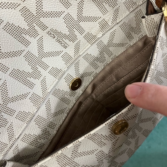 Michael Kors authentic tote - Picture 2 of 10